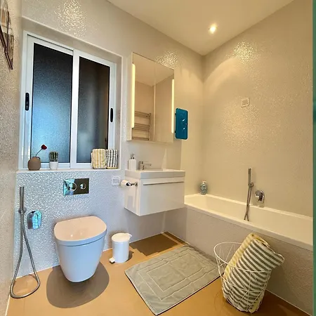 Bluefish Seaviews - Luxury Слима