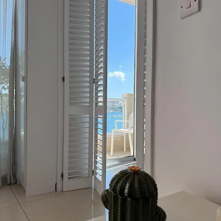 Bluefish Seaviews - Luxury *